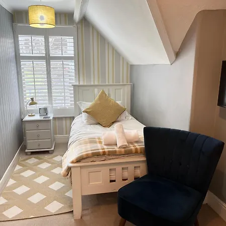 Camelot Guest house 4*